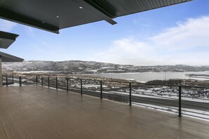 House, 5 Bedrooms | Property grounds