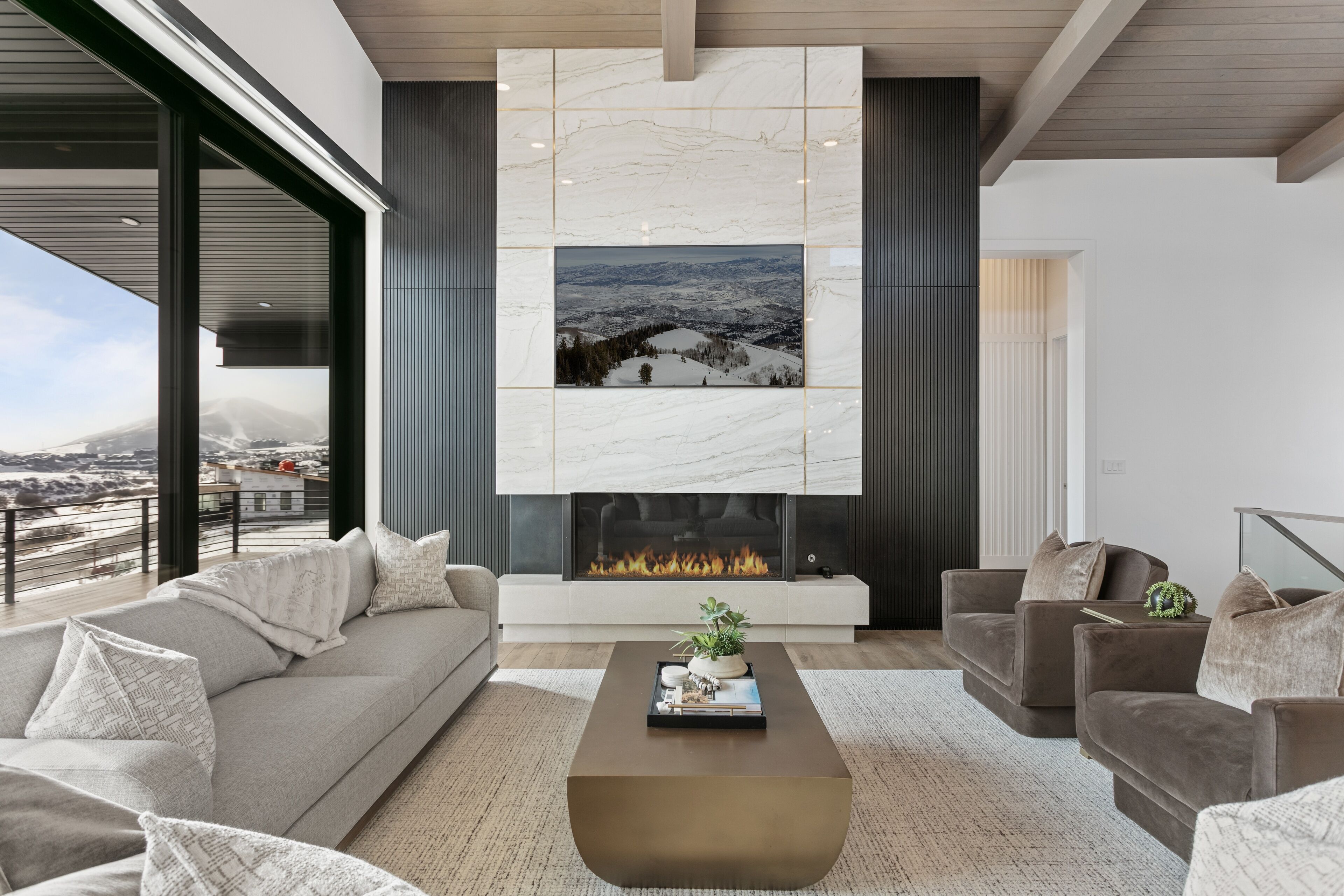House, 5 Bedrooms | Living area | Smart TV