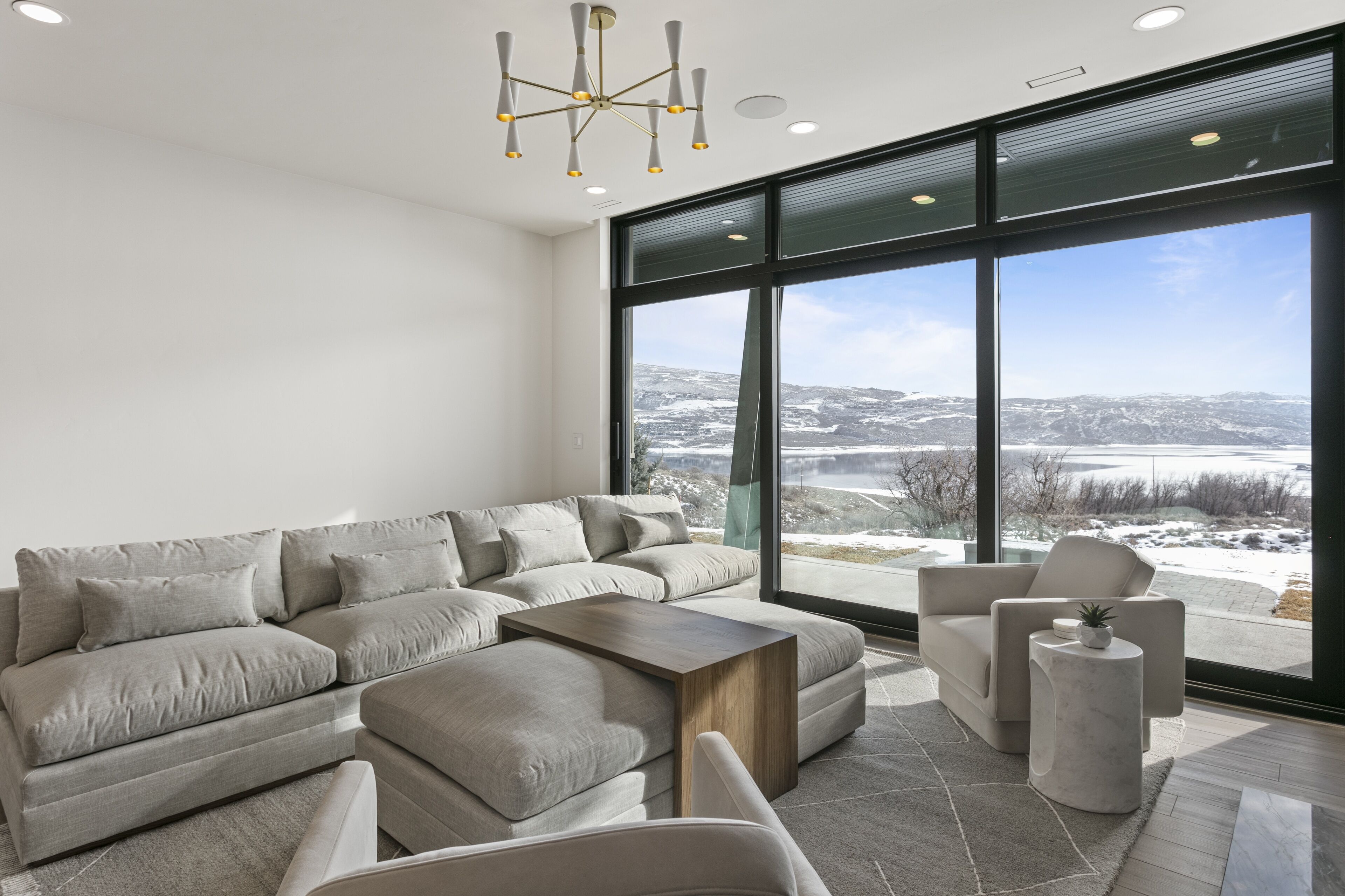 House, 5 Bedrooms | Living area | Smart TV