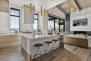 House, 5 Bedrooms | Private kitchen