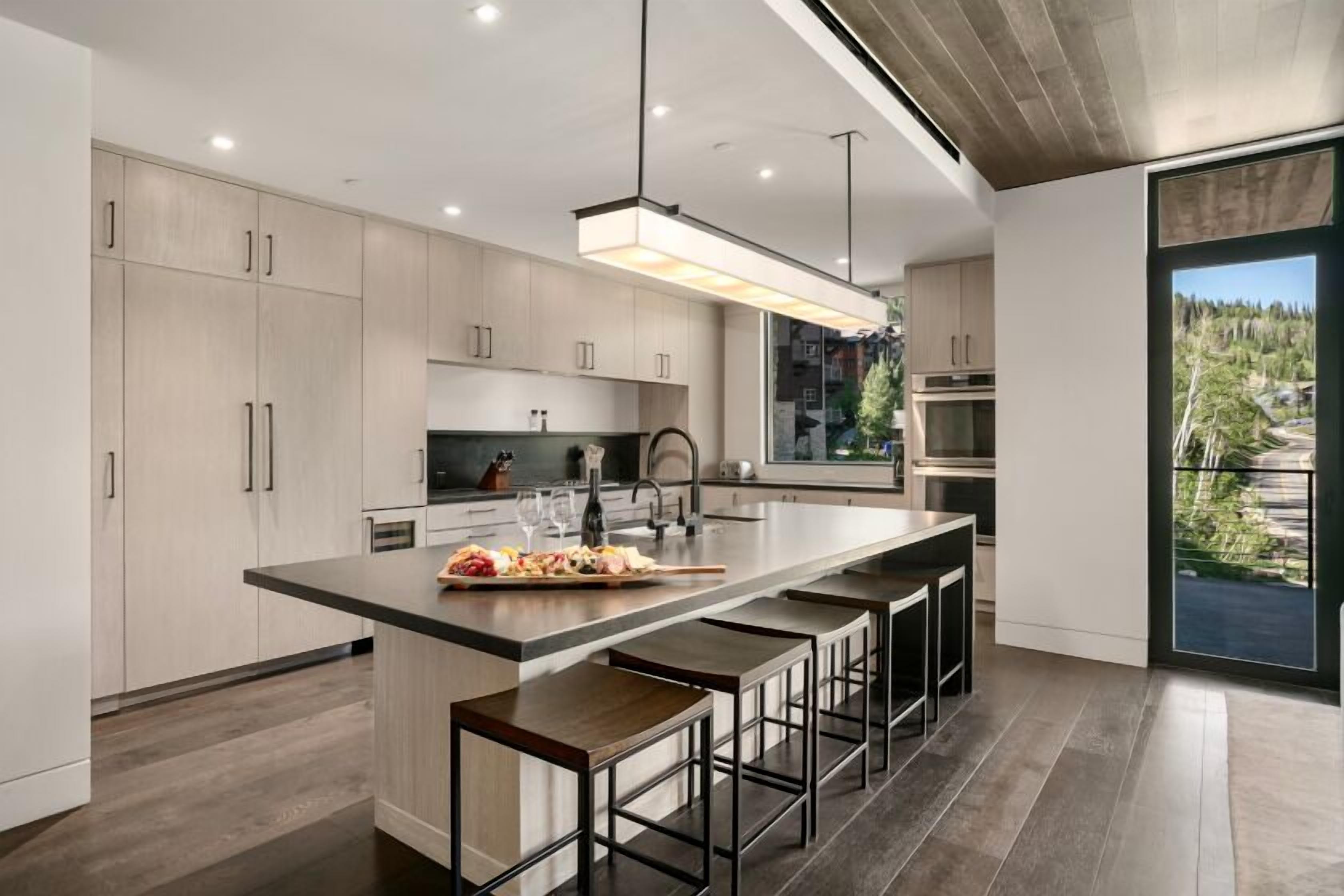 Condo, 3 Bedrooms | Private kitchen | Fridge, oven, coffee/tea maker, toaster