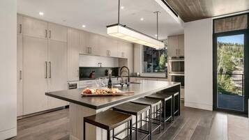 Condo, 3 Bedrooms | Private kitchen | Fridge, oven, coffee/tea maker, toaster