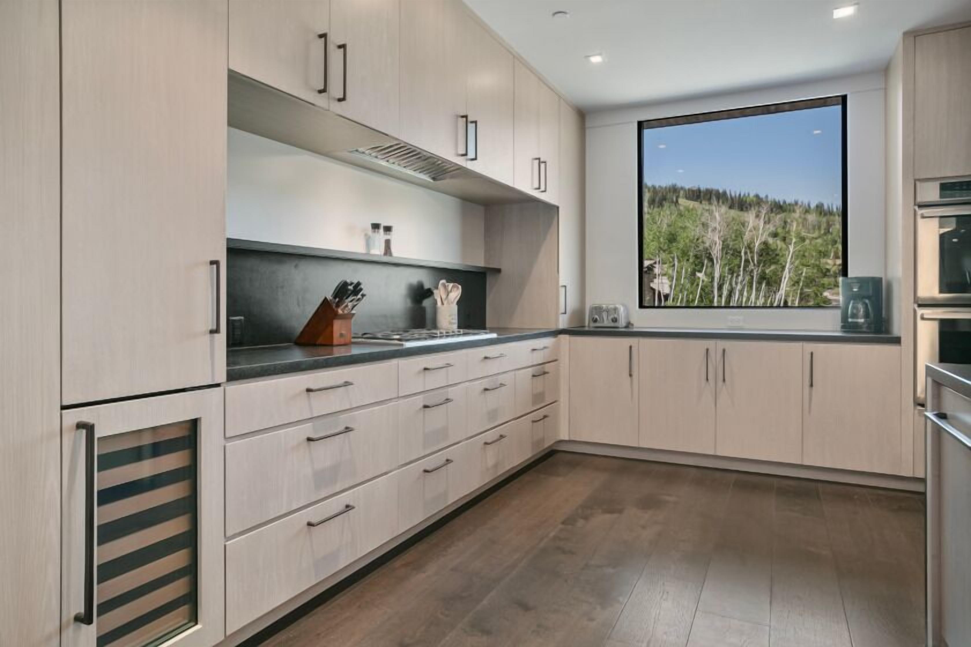 Condo, 3 Bedrooms | Private kitchen | Fridge, oven, coffee/tea maker, toaster