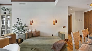 Condo, 2 Bedrooms | Living area