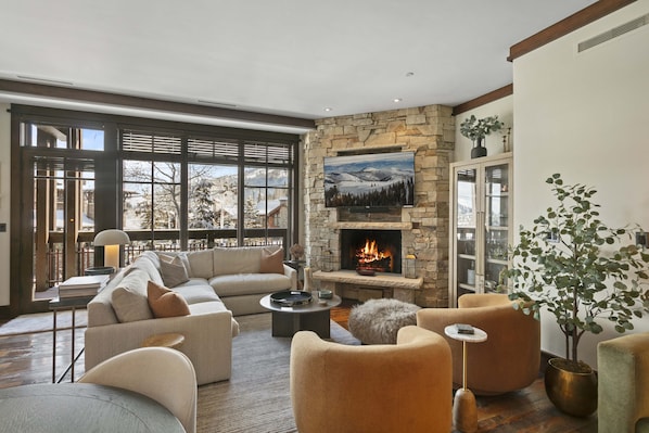 Condo, 2 Bedrooms | Living area