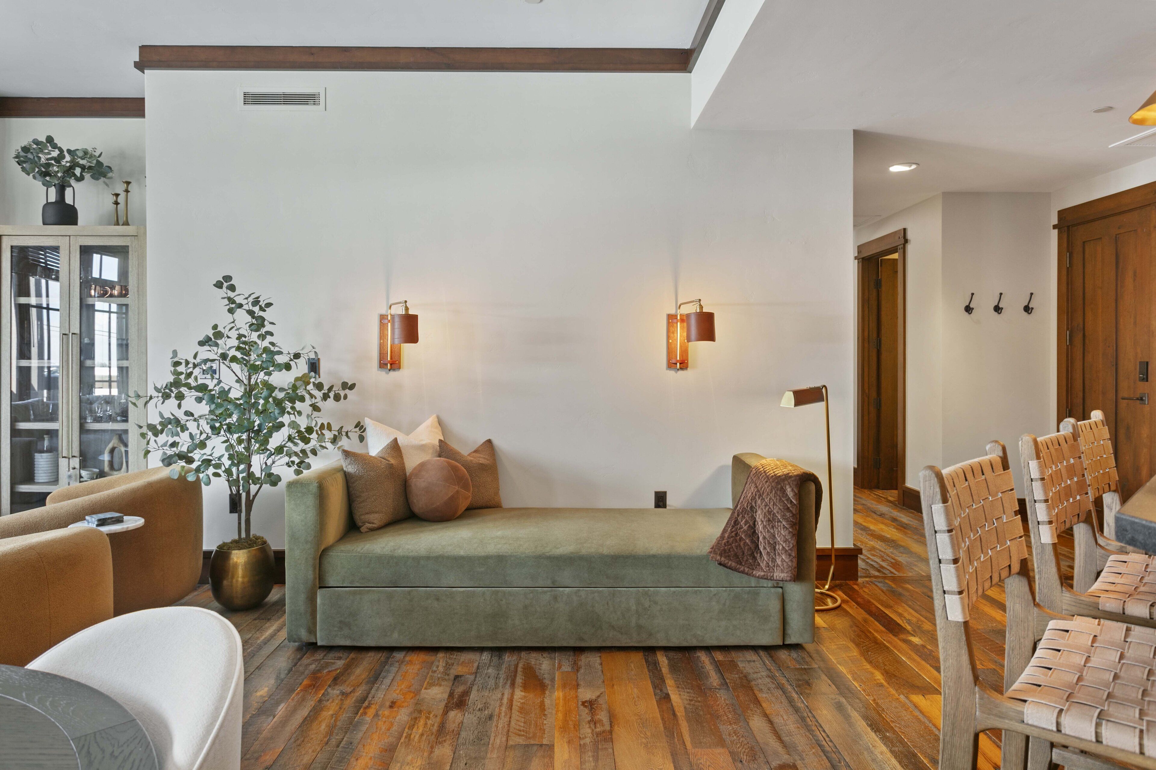 Condo, 2 Bedrooms | Living area