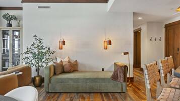 Condo, 2 Bedrooms | Living area