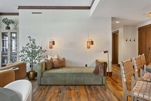 Condo, 2 Bedrooms | Living area