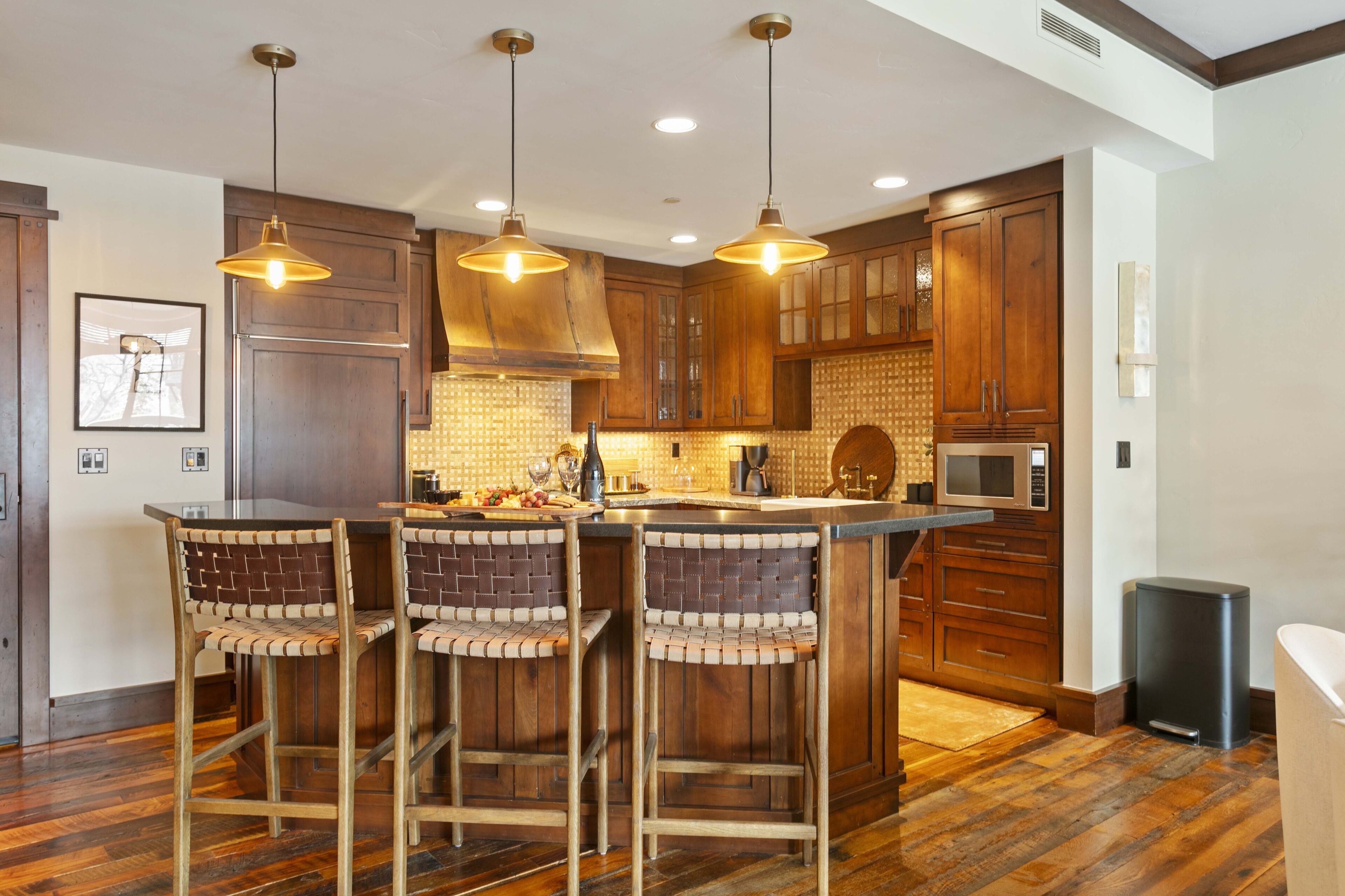 Refrigerador, horno, cafetera/tetera, tostadora