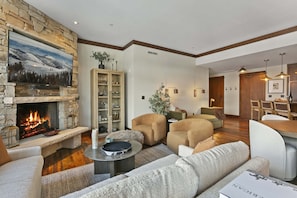 Condo, 2 Bedrooms | Living area