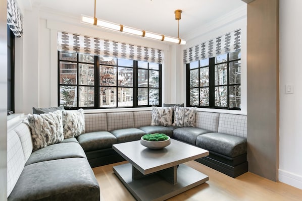 Condo, 3 Bedrooms | Living area