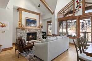 Condo, 3 Bedrooms | Living area