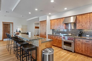 Condo, 3 Bedrooms | Private kitchen | Fridge, oven, coffee/tea maker, toaster - 305 - Three Bedroom Shooting Star 3 Condo (Park City)