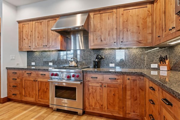 Condo, 3 Bedrooms | Private kitchen