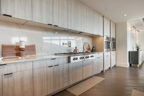 Condo, 4 Bedrooms | Private kitchen