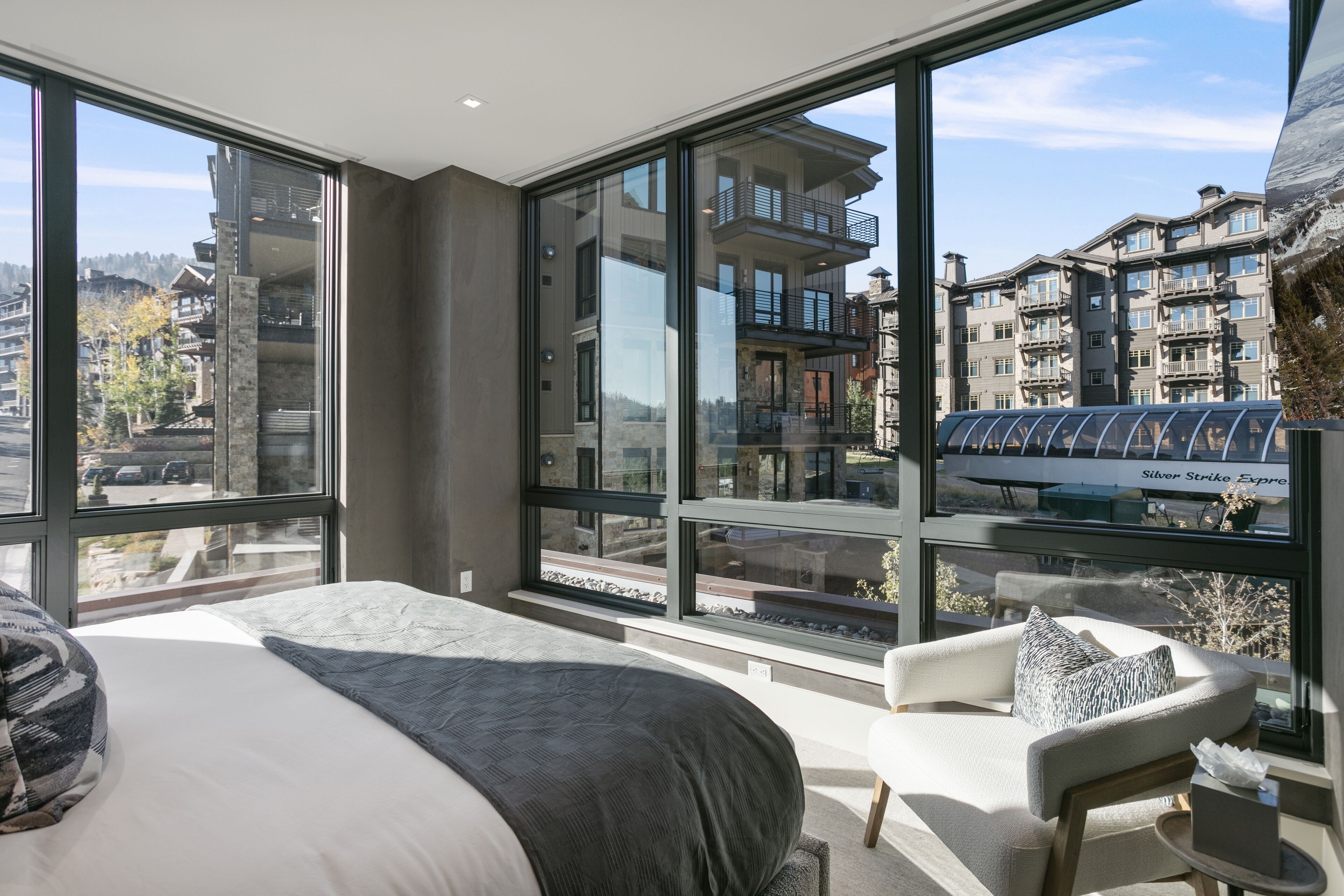 4 habitaciones, tabla de planchar con plancha y wifi gratis 