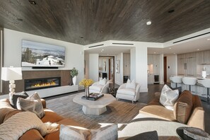 Living area - 201 - Four Bedroom Argent 4 Condo by Deer Valley Resort (Park City)