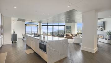 Condo, 4 quartos | Parte interna