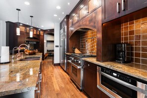 Condo, 3 quartos | Cozinha privada | Geladeira, fogão, cafeteira/chaleira, torradeira