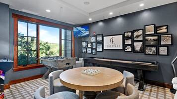 Condo, 3 Bedrooms | Game room