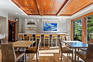 Condo, 3 Bedrooms | Dining