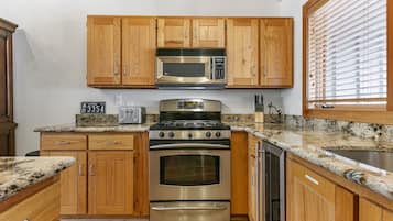 Refrigerador, cafetera/tetera