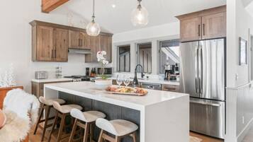 Condo, 2 Bedrooms | Private kitchen | Fridge, oven, coffee/tea maker, toaster