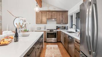 Condo, 2 Bedrooms | Private kitchen | Fridge, oven, coffee/tea maker, toaster