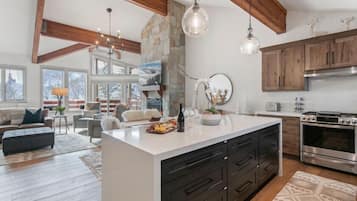 Condo, 2 Bedrooms | Interior