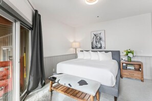 Condo, 2 habitaciones | 2 habitaciones, escritorio y espacio para trabajar con laptop
