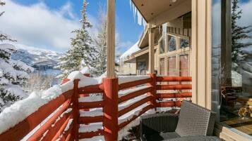 Condo, 2 Bedrooms | Property grounds