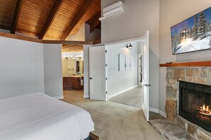 Condo, 4 Bedrooms | 4 bedrooms, iron/ironing board, free WiFi - 1207 - Four Bedroom with Spa Pinnacle 4 Condo (Park City)