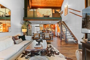 Condo, 3 chambres | Aire de séjour | Téléviseur connecté