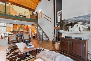 Condo, 3 Bedrooms | Living area