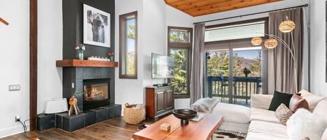 Condo, 3 Bedrooms | Living area