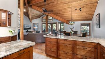 Condo, 3 Bedrooms | Dining