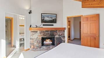 Condo, 3 Bedrooms | 3 bedrooms, desk, laptop workspace, iron/ironing board