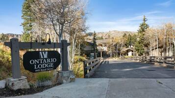 Condo, 3 Bedrooms | Property grounds