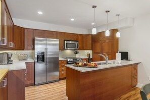 Condo, 3 Bedrooms | Private kitchen