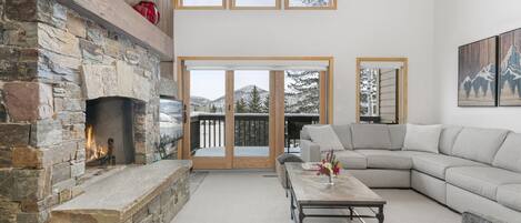 Condo, 3 Bedrooms | Living area | Smart TV