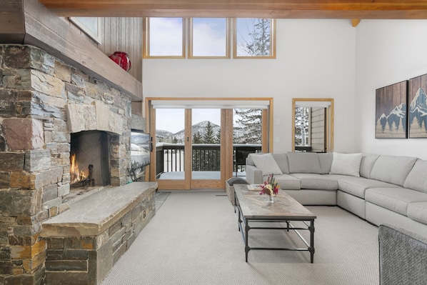 Condo, 3 Bedrooms | Living area