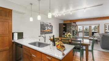 Condo, 3 Bedrooms | Interior