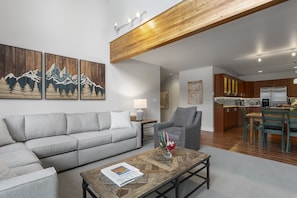 Condo, 3 Bedrooms | Living area