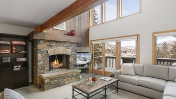 Condo, 3 Bedrooms | Living area | Smart TV