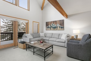 Condo, 3 Bedrooms | Living area