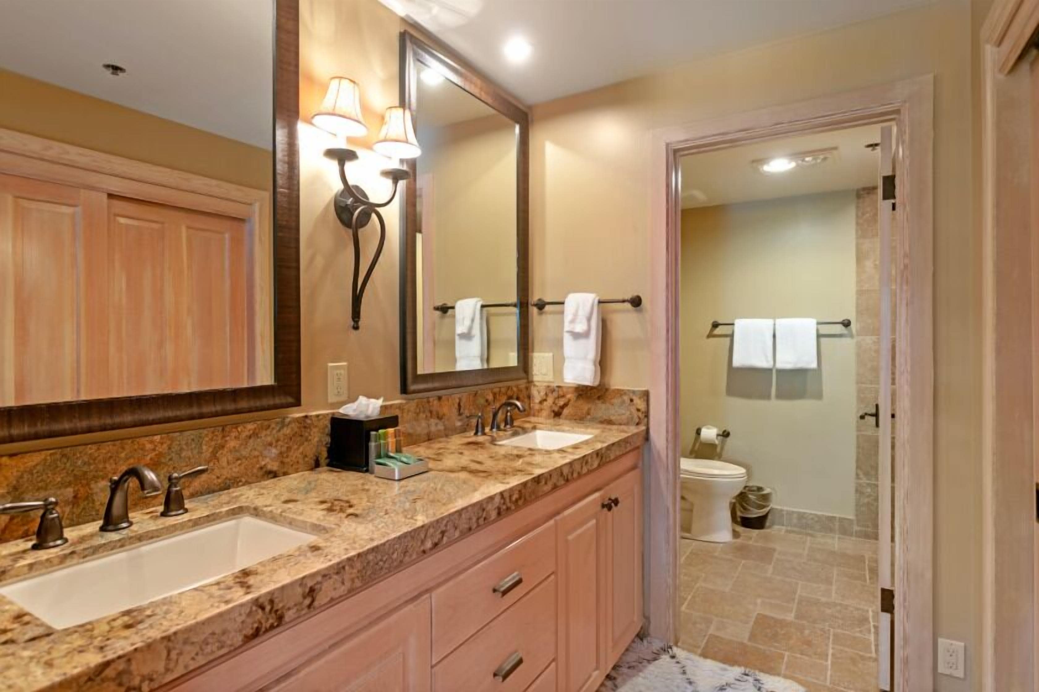 Studio | Bathroom | Towels, shampoo