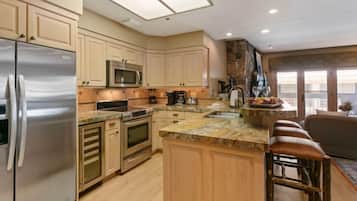 Estúdio | Cozinha privada | Geladeira, fogão, cafeteira/chaleira, torradeira