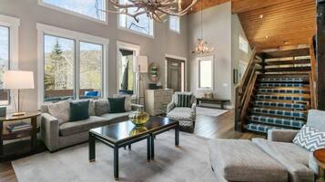 Casa, 5 quartos | Área de estar | Smart TV