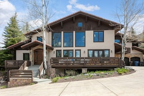 House, 5 Bedrooms | Exterior