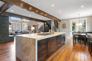 House, 5 Bedrooms | Interior